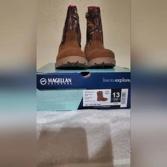 Magellan Outdoors 13M - Picture 3 of 3